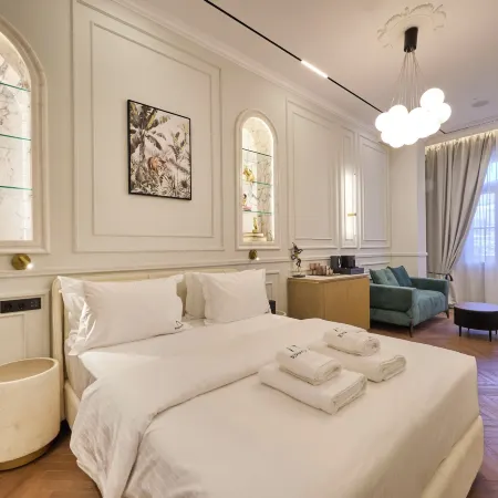 Ermou 99 Intelligent Private Suites Отели рядом с достопримечательностью «Улица Адриана»