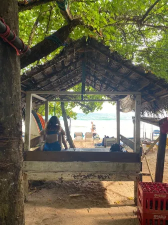 Ocean Escape Awaits!  Stunning Stay by the Beach With AC and Free WIFI Отели в г. Камберюгамува