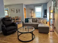 Dixon hideaway. 2BR comfy house with fenced yard Hotels in Lee County