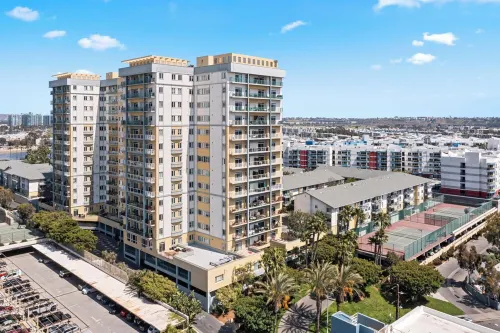 Smoky Quartz - Marina View Spacious 3BR near Yacht Club