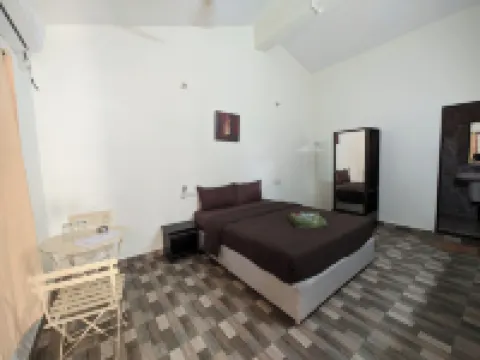 Vinsons Cottages Hotels in Colva