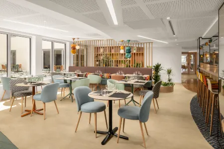 Hampton by Hilton Paris Charles de Gaulle Airport Отели рядом с достопримечательностью «Парк Мэри»