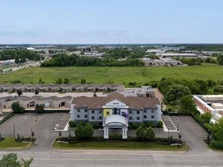 Spark by Hilton Guelph Отели в г. Wellington County