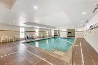 Comfort Suites West Omaha - Pools