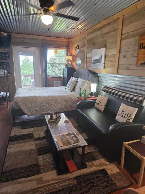 Apartment, Mountain View/Personal Deck Bikers Welcome. Mins to DT Eureka Spgs.