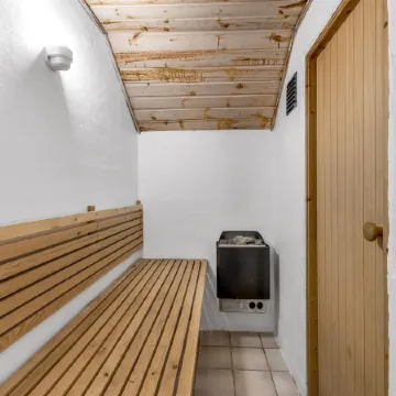 "Sylvi" - 1.7km from the Sea