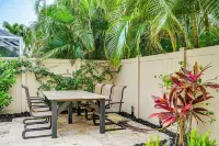 Coastal Naples Getaway ~ 2 Mi to Beaches! - 3-Star