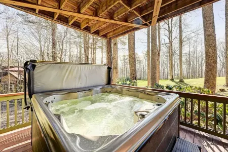 Luxury Mountain Home: Golf, HotTub, Mountains, Lake, and Trillium Club Amenities Отели в г. Гамбург