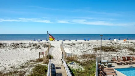 Island Winds East Отели рядом с достопримечательностью «W Beach Blvd»