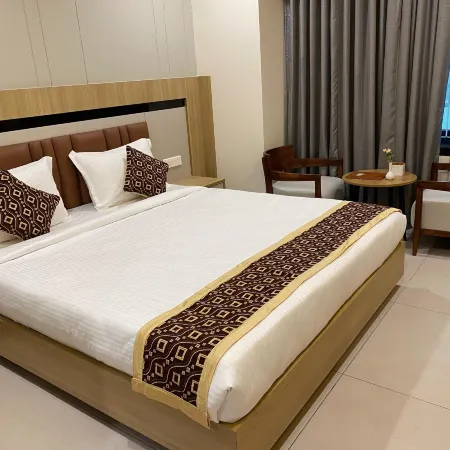 Sangam Hotel by Sameeksha Hospitality Отели рядом с достопримечательностью «Конгресс-центр Subham»