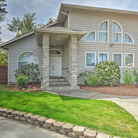 1 Mi to Drinks and Dining Getaway in Grants Pass
