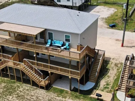 Turtle's Pace -Beachfront Condo