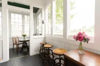 디 어거스트 인