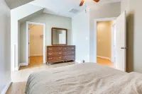 Modern 3Br Townhome | 3 Mi to Dulles and Reston TC