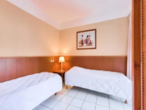 2 Room Apartment for 4 People Hotels in Carcans