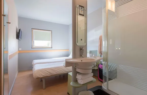 宜必思快捷昂貝略昂比熱蓋亞爾城堡酒店