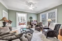 Grand Suite in B&B Historical 1896 Georgian Revival Manor in Green Bay