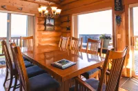 Gorgeous Log Home - Stunning Views, Hot Tub, Fire Pit,  Infrared Sauna, & Trail