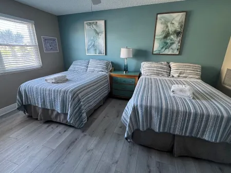 Best Sunsets on the Beach! 3/3 Between Clearwater & St. Pete, Anglers Cove # 107