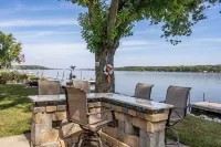 The LeClaire Driftwood Retreat on the Mississippi River!