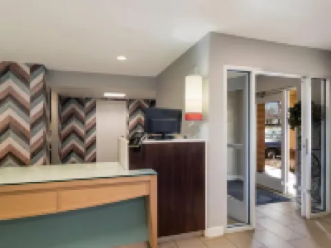 MainStay Suites Omaha Old Mill Hotels in Omaha