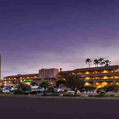 Holiday Inn Express & Suites VENTURA HARBOR by IHG Hotel Exterior