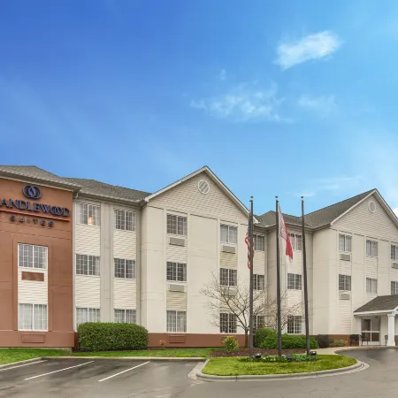 Candlewood Suites CHARLOTTE - ARROWOOD by IHG Отели рядом с достопримечательностью «Торговый центр SouthPark»