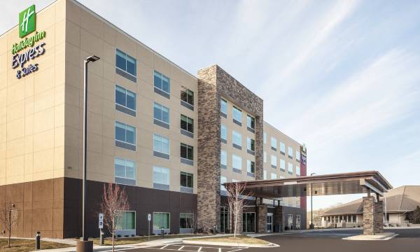 Holiday Inn Express & Suites Hudson I-94 by IHG
