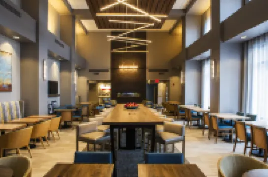 แฮมป์ตัน อินน์แอนด์สวีทส์ ฟอกซ์โบโร/แมนส์ฟิลด์