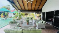 Villa Caballero - parking