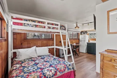 Timber Lodge Cabin 12 Hotel in zona Santa Fe Springs