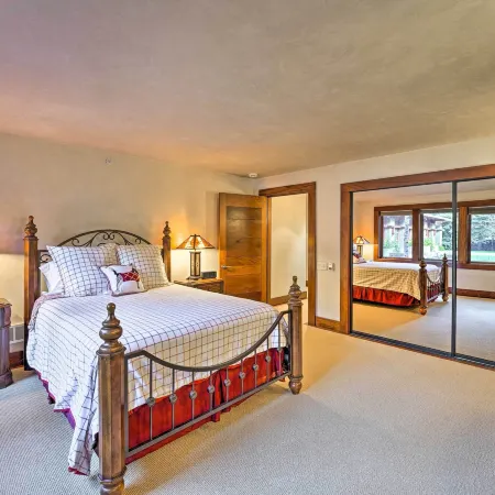 Sun Valley Estate w/ Private Pool, Theater & Gym