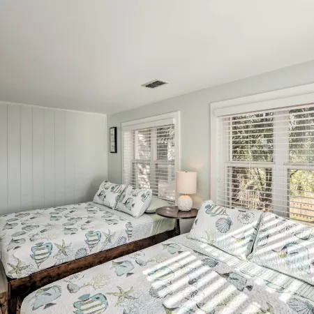Cozy Waterfront Island House on Live Oak Island!