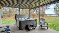 Entertainers Home w Deck Game Room Hot Tub Lake View Retreat by AvantStay