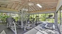 Beachfront 2bdr Condo, Pool & Hot Tub w/ Ocean Views Papaya Place by Avantstay