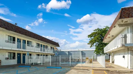 Motel 6 Kalispell, MT Отели в г. Калиспелл