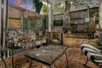 Fully Stocked Kitchen and Walkable to Downtown - Charming Cozy Cottage