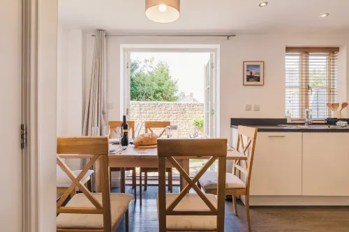 Charming 2 Bedroom Home in the Cotswolds - 2-Star