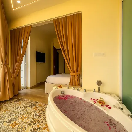 The Neeraj Ganga Rajmahal Wellness with Ganga View