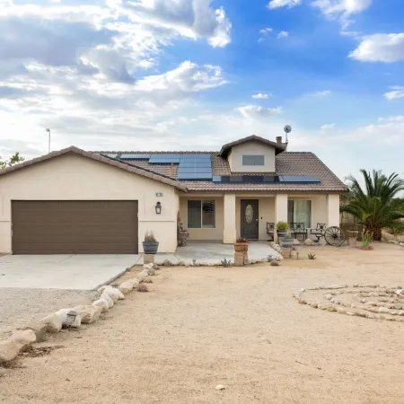 Alana House - Pool, Hot Tub, BBQ, Fire Pit + Walk to Hikes! 4 Bedroom Home by RedAwning