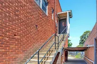 MetaWiseBnB | Cozy 2Bed Earlwood Near City&Airport Hotels in Hurstville