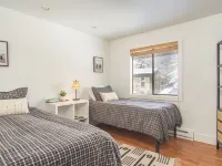 Andora Villa #123 Newly Remodeled 2 BR / 2bath, Centrally Located, Close to Town Center Hotels in Ketchum