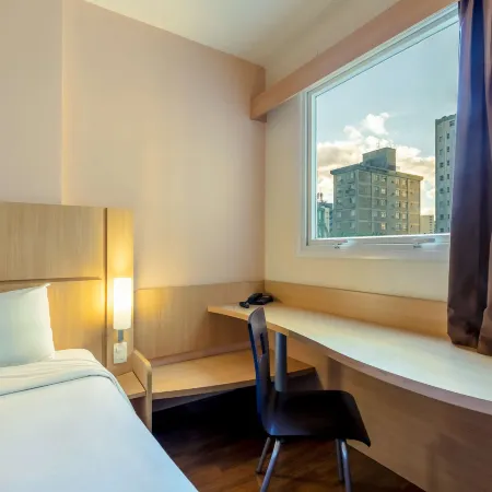 ibis BH Afonso Pena Savassi Отели рядом с достопримечательностью «Площадь Свободы»