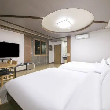 F1 Hotel