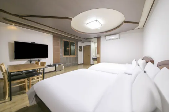 F1 Hotel