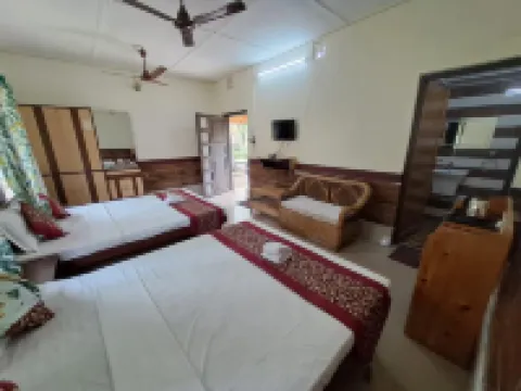 Tuskers Den Forest Resort Hotel berhampiran Bengal Safari