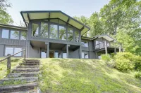 Luxurious Mountain Retreat w/ Long Range Views! - Homestays
