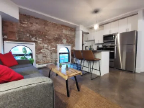 Cameo Hotel and Suites