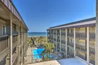 Fernandina Beach Condo ~ 1 Mi to Golf Courses - Hot Tub