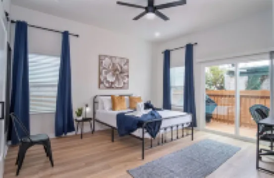 距離活動中心幾分鐘路程的五卧三浴室房屋，帶天際線景觀